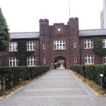 立教大学「鈴懸けの径」と「すずかけ通り3丁目の白い家」　