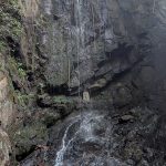 桃尾の滝（石上神宮元宮）涼をとる